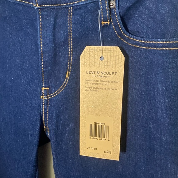 NWT. Women’s Levi Sculpt Hyper-soft Jeans - Picture 2 of 4